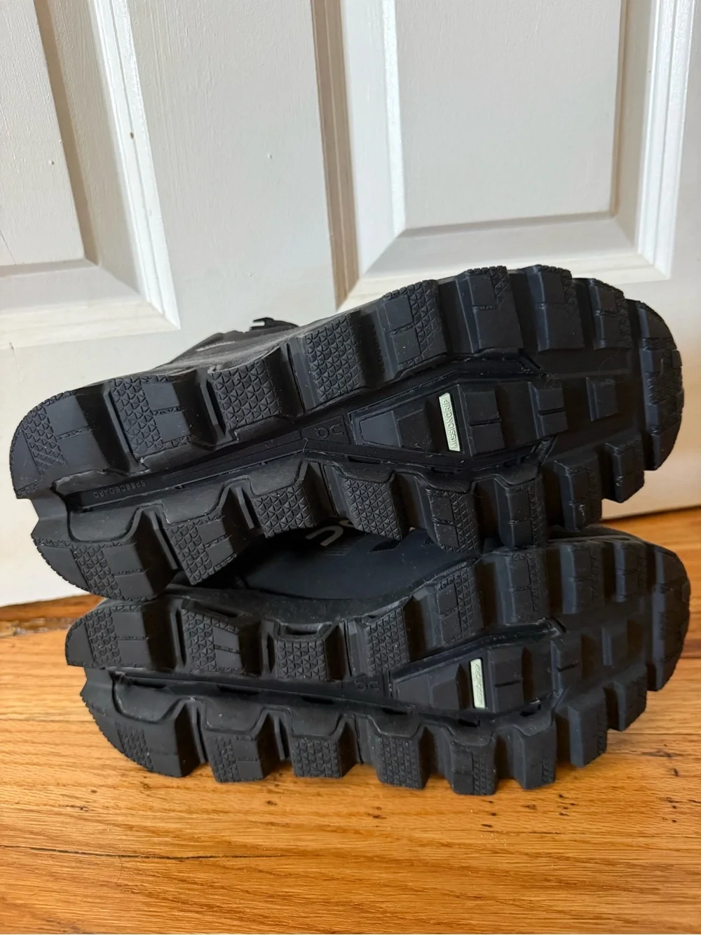 On Men’s Waterproof Hiking Boots – Black – Size US 9.5 (EU 43)